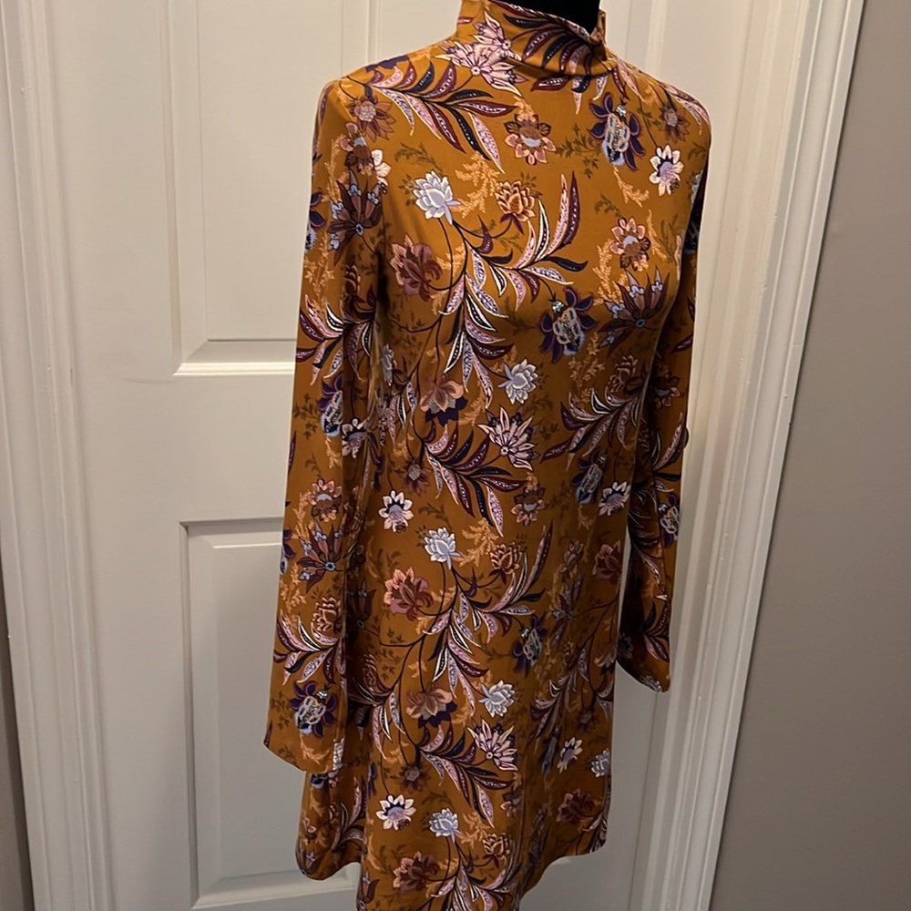 Mudd soft orange rust jersey dress. Size medium in excellent preowned condition.